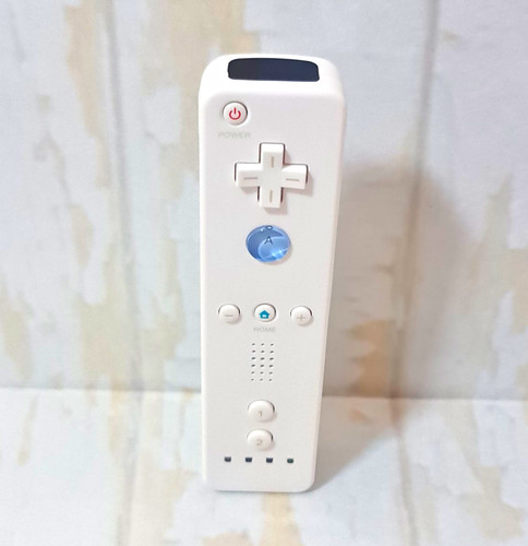 New white wii remote - wii,