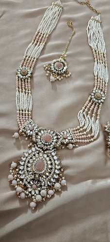 Pink and white - pink, rani