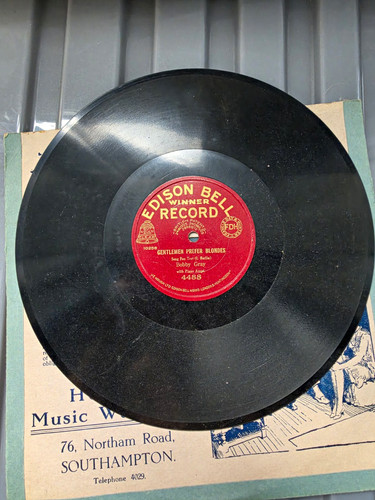 Bobby gray red robin - gray,