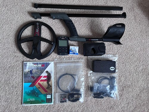 Deus with remote 9 - remote, (9”
