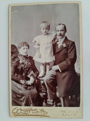 Cabinet card family group - card:,