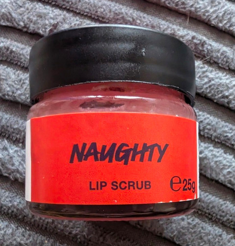 Lush naughty lip scrub - naughty,