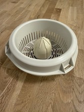 Citrus juicer press for