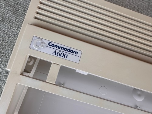 Commodore amiga 600 a600 case - commodore,