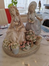 Lladro Flowers For Sale.  5537. Lovely condition. Rare piece. No cracks or dinks