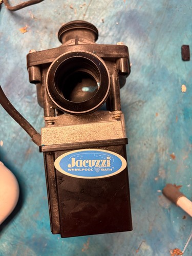 Jacuzzi exterior pump - jacuzzi,