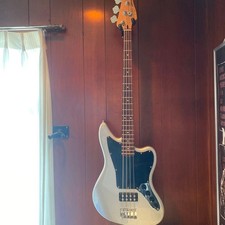 Squier Jaguar Bass