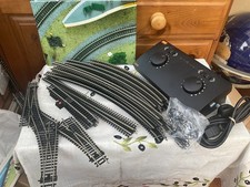 HORNBY OO GAUGE N/SILVER 3 CIRCUIT LAYOUT AND HM2000 CONTROLLER & CABLES JOB LOT