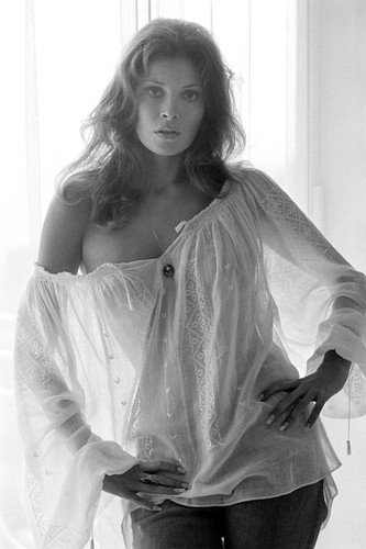 Raquel welch glossy photo - glossy,
