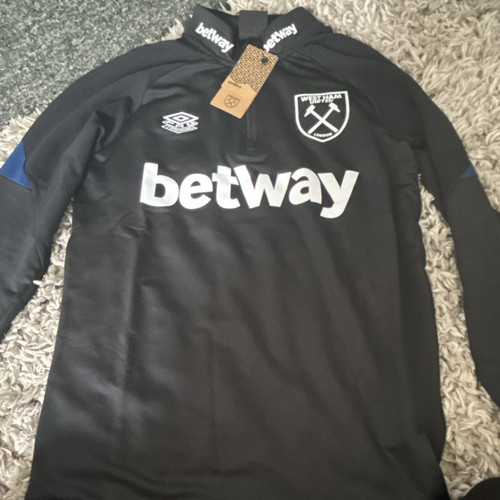 Mediumumbro west ham - mediumumbro, united