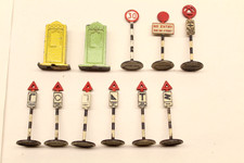 Dinky Toys Traffic Road Signs