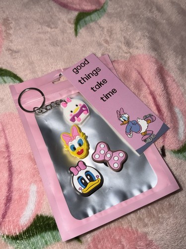 Daisy duck croc - croc, charms