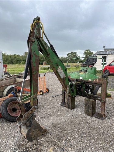 Lewis tractor backhoe back - /,