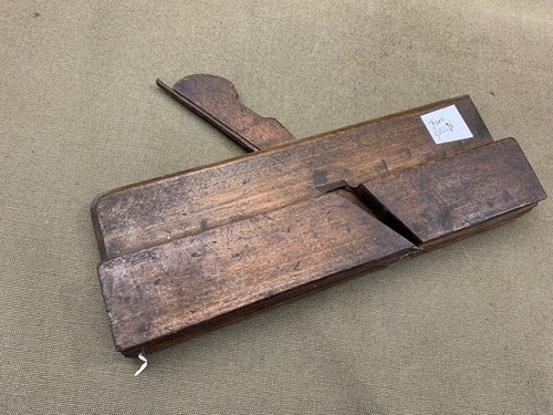 Early moulding plane by - 9,