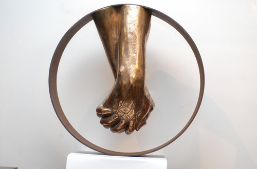 Sculpture love lorenzo quinn - love,