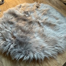 LARGE FAUX FUR SEAT PAD IN