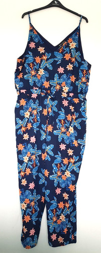 Bnwt mela london very smart - bnwt,