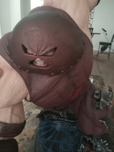 Sideshow premium format