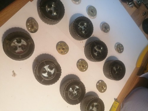 Meccano eight plastic wheels - meccano,