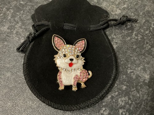 Pink chihuahua dog brooch - pink,