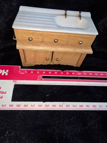 Miniature dolls house belfast - house,