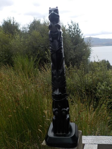 Vintage black resin boma totem - black,