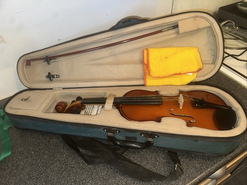 Small child violin in - violin, 🎻