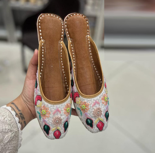 Women punjabi back open mules