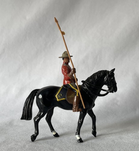 Vintage 1984 lead toy - 1984, soldier
