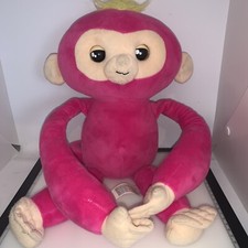 Fingerlings Hugs Monkey Bella