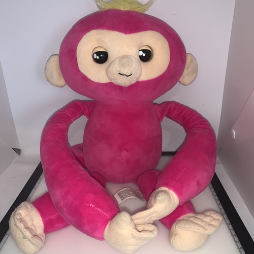 Fingerlings hugs monkey bella - fingerlings,