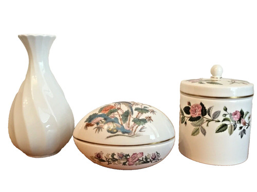 Trio wedgwood collectables - wedgwood,