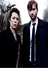 OLIVIA COLMAN AND DAVID TENNANT SIGNED PHOTO