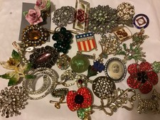 Broken brooches job lot 30 - broken, x