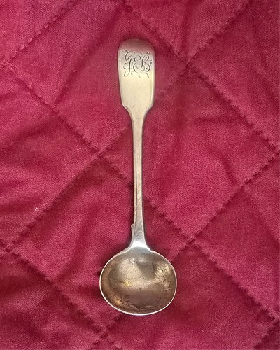 Hallmarked silver salt spoon - silver,