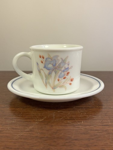 Vintage 1980s pyrex - blue, iris