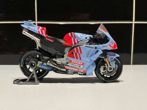 Team gresini ducati - 1:18,