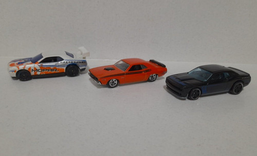 Hot wheels dodge challenger - hot,