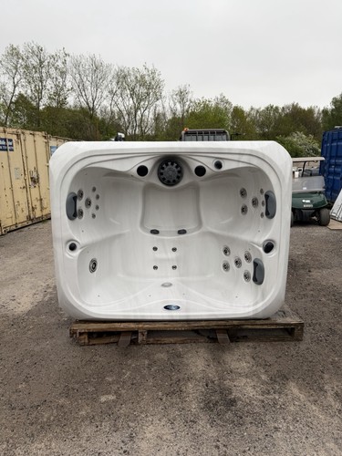 Person hot tub - 2-3,