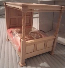 Dolls house Tudor Bed