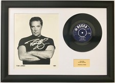 Tom Jones / Signed Photo /