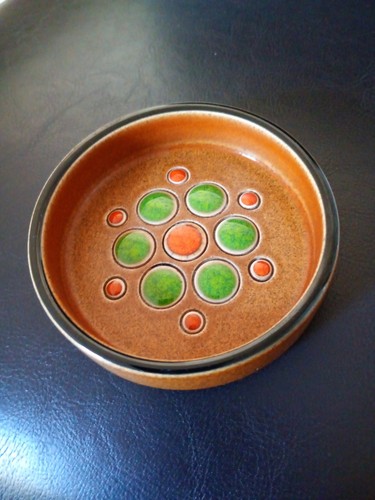 Hornsea pottery muramic pin - hornsea,