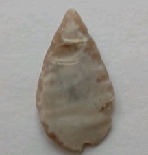 NEOLITHIC FLINT CARVED LEAF-SHAPED ARROWHEAD. STONE AGE BRITAIN 3000 B.C.