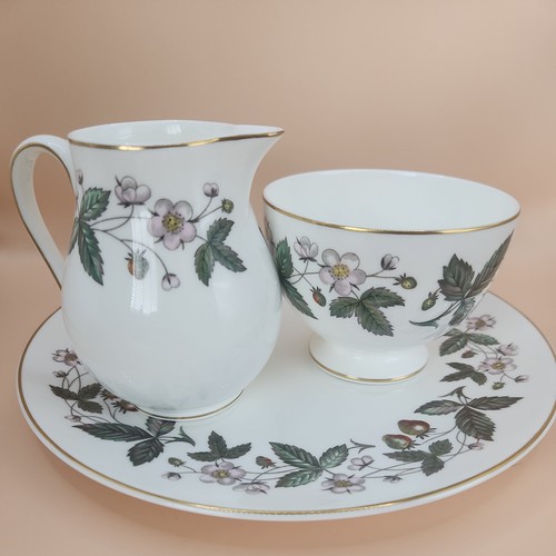 Wedgwood strawberry hill - strawberry, milk