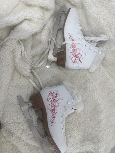 White figure ice - gs, skates