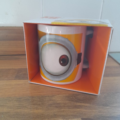 Bnib despicable ceramic mug - me,