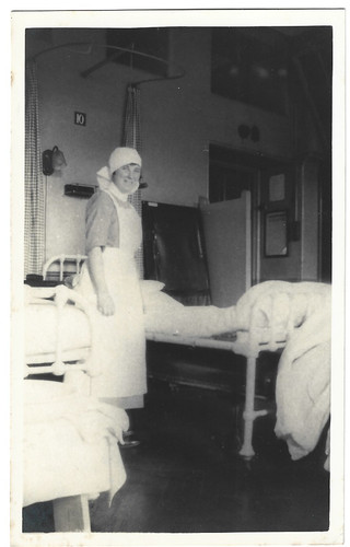 Nursing nurse making bed - nursing,,