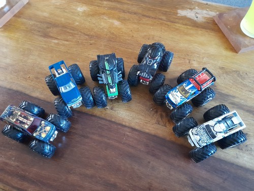 Hot wheels monster jam - hot,