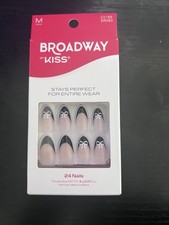 Kiss Broadway 24 Nails Medium