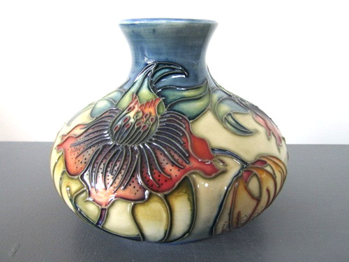 Moorcroft vase anna lily - moorcroft, in